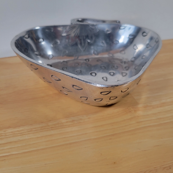 Pewter Decorative Bowl Beautiful Silver Strawberry Shaped Bowl - Picture 2 of 7